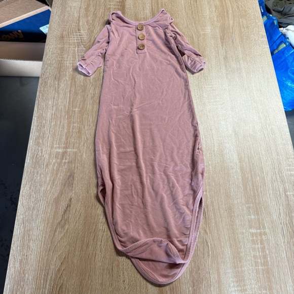 Caden Lane SOLID PINK BAMBOO BABY KNOT GOWN 7-14 lbs EUC - Picture 1 of 4